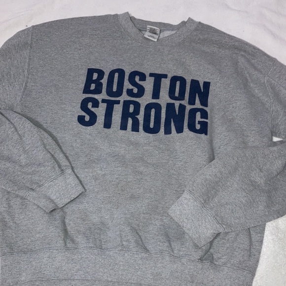 Oversized boyfriend fit Boston strong crew neck - Picture 2 of 5